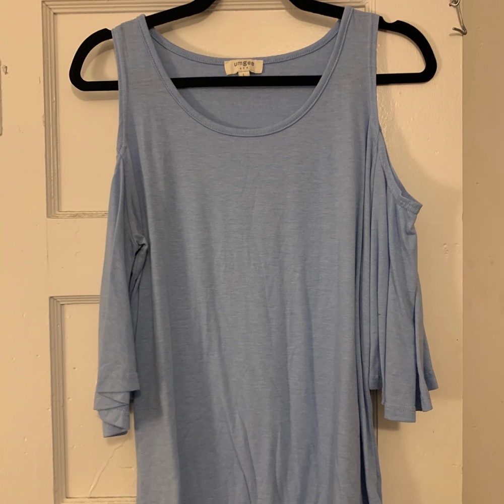 Umgee size L cold shoulder top